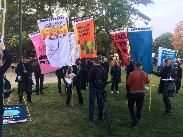 Fahnenmeer beim Klimastreik