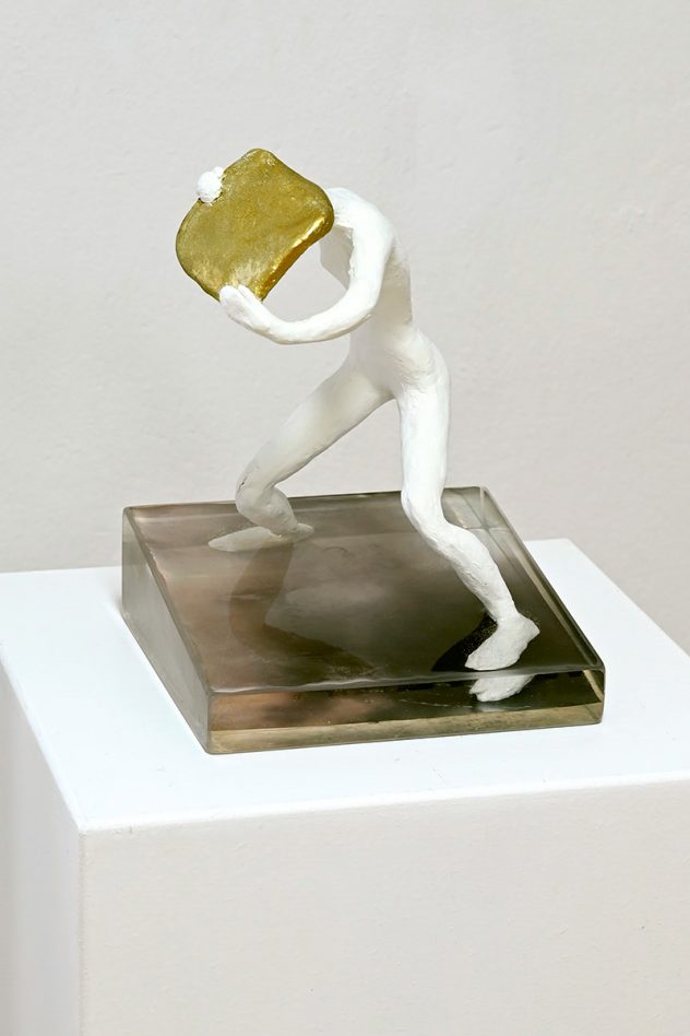 Figur aus Steinton modelliert auf Drahtgerüst, 15x15x20 cm