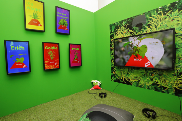 Lena Violetta Leitner Lena Violetta Leitner: “IM GLASHAUS - nur eine kann gepflanzt werden!”, © Universalmuseum Joanneum/ J.J. Kucek